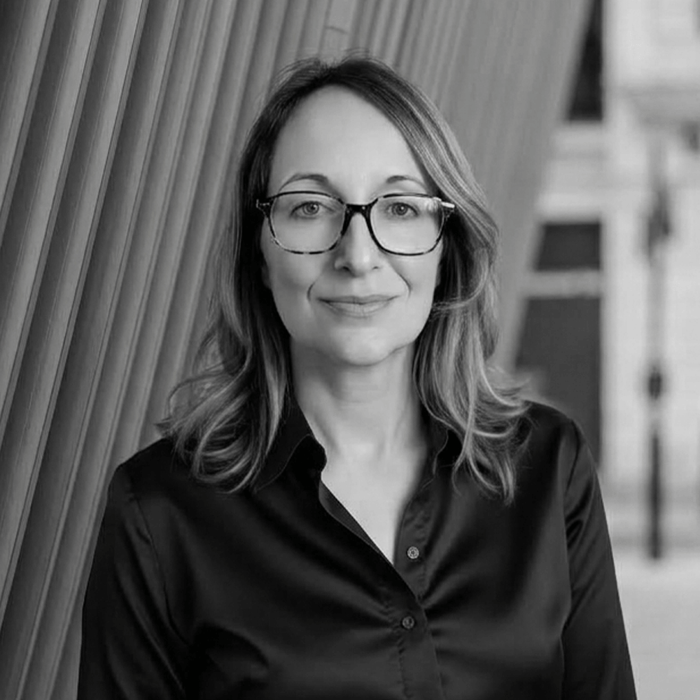 Julie Desmarquest, Commercial